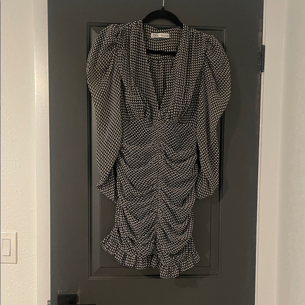 Zara Monochrome Houndstooth Patterned Garment